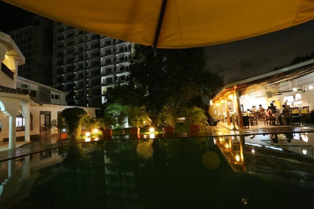 ホテルPontoon Nyali モンバサ エクステリア 写真